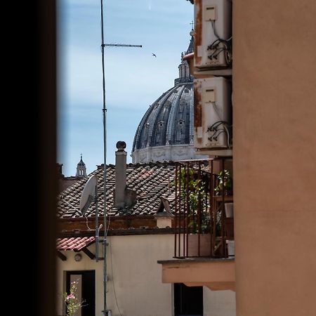 Vatican Boutique Apartment With St Peters Dome View Rome Bagian luar foto