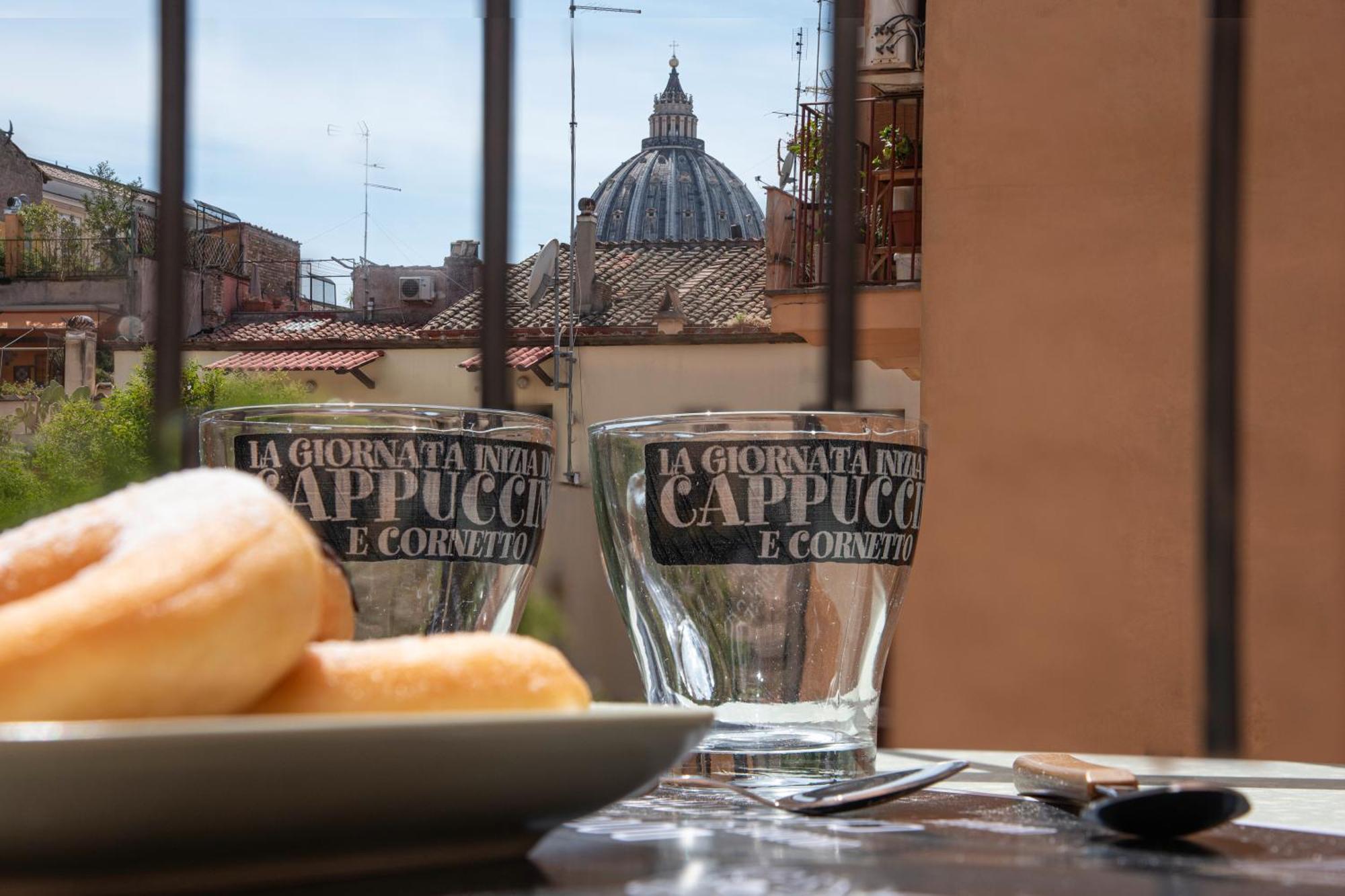 Vatican Boutique Apartment With St Peters Dome View Rome Bagian luar foto