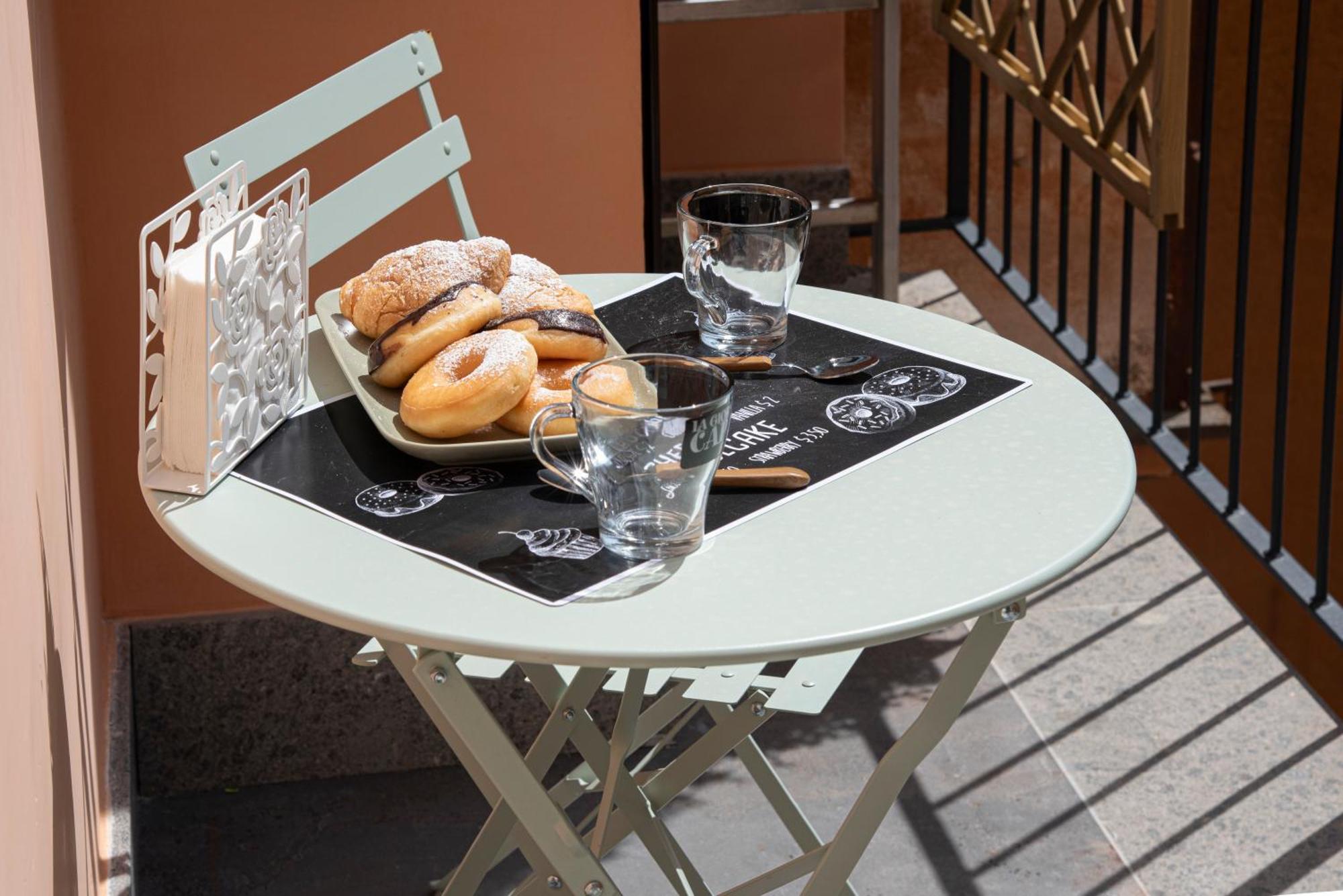 Vatican Boutique Apartment With St Peters Dome View Rome Bagian luar foto