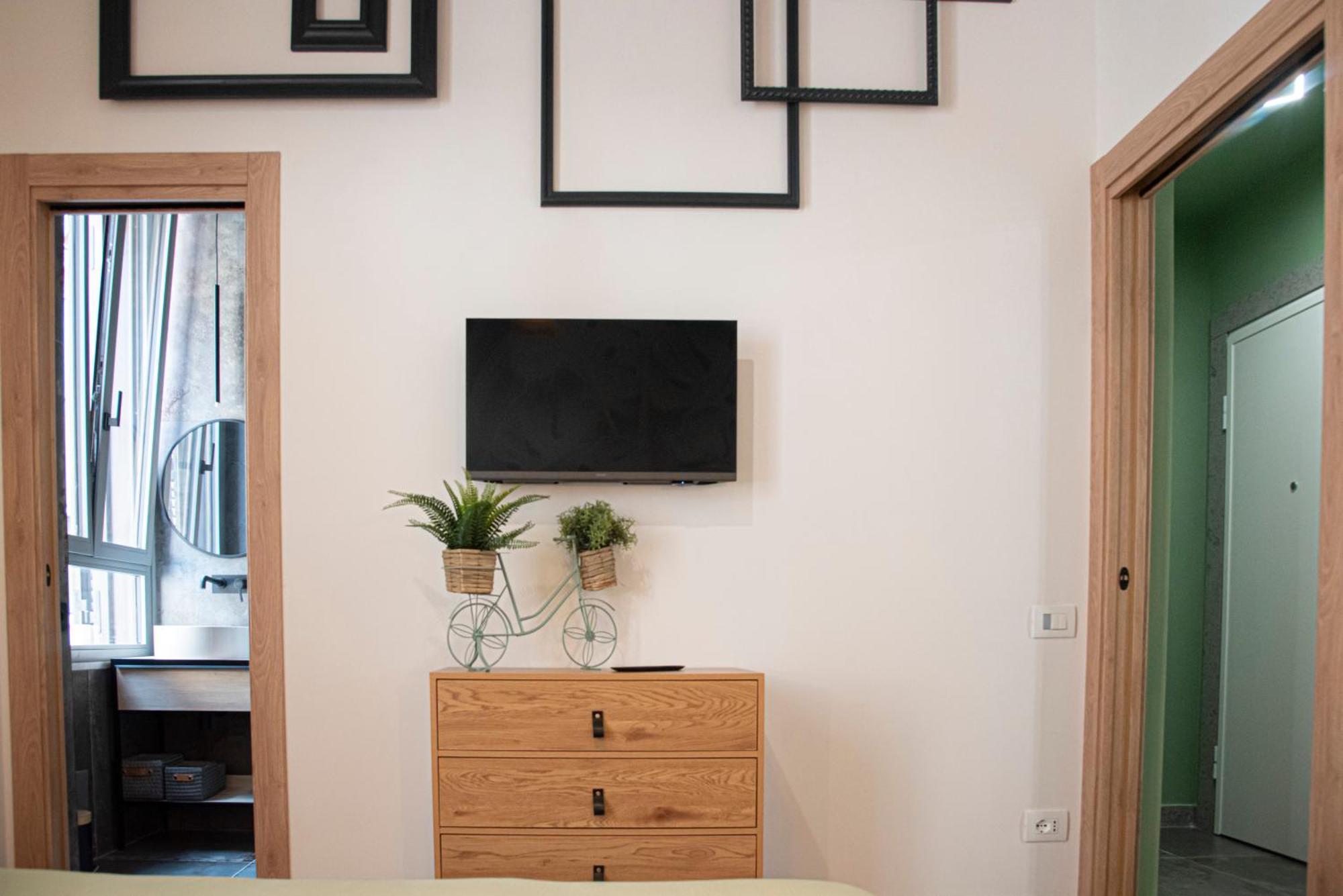 Vatican Boutique Apartment With St Peters Dome View Rome Bagian luar foto
